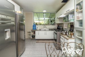 Casa à venda com 170m², 3 dormitórios, 1 suíte, 2 vagas, no bairro Ipanema em Porto Alegre