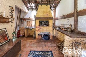 Casa à venda com 170m², 3 dormitórios, 1 suíte, 2 vagas, no bairro Ipanema em Porto Alegre