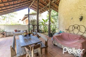 Casa à venda com 170m², 3 dormitórios, 1 suíte, 2 vagas, no bairro Ipanema em Porto Alegre