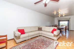 Casa à venda com 226m², 3 dormitórios, 1 suíte, 4 vagas, no bairro Ipanema em Porto Alegre