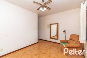 Casa à venda com 226m², 3 dormitórios, 1 suíte, 4 vagas, no bairro Ipanema em Porto Alegre