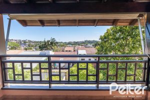 Casa à venda com 226m², 3 dormitórios, 1 suíte, 4 vagas, no bairro Ipanema em Porto Alegre