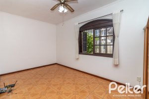 Casa à venda com 226m², 3 dormitórios, 1 suíte, 4 vagas, no bairro Ipanema em Porto Alegre