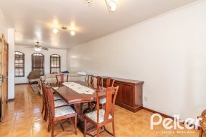 Casa à venda com 226m², 3 dormitórios, 1 suíte, 4 vagas, no bairro Ipanema em Porto Alegre