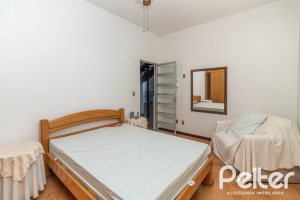 Casa à venda com 226m², 3 dormitórios, 1 suíte, 4 vagas, no bairro Ipanema em Porto Alegre