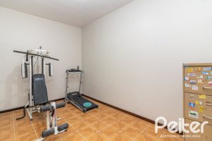 Casa à venda com 226m², 3 dormitórios, 1 suíte, 4 vagas, no bairro Ipanema em Porto Alegre