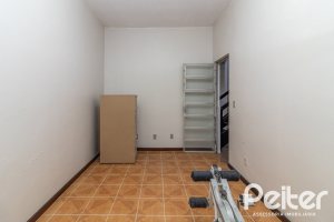 Casa à venda com 226m², 3 dormitórios, 1 suíte, 4 vagas, no bairro Ipanema em Porto Alegre