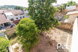 Casa à venda com 226m², 3 dormitórios, 1 suíte, 4 vagas, no bairro Ipanema em Porto Alegre