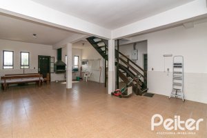 Casa à venda com 226m², 3 dormitórios, 1 suíte, 4 vagas, no bairro Ipanema em Porto Alegre