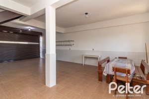 Casa à venda com 226m², 3 dormitórios, 1 suíte, 4 vagas, no bairro Ipanema em Porto Alegre
