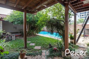 Casa à venda com 227m², 3 dormitórios, 1 suíte, 3 vagas, no bairro Tristeza em Porto Alegre