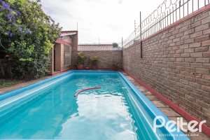 Casa à venda com 227m², 3 dormitórios, 1 suíte, 3 vagas, no bairro Tristeza em Porto Alegre