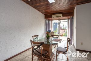 Casa à venda com 227m², 3 dormitórios, 1 suíte, 3 vagas, no bairro Tristeza em Porto Alegre