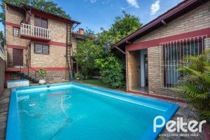 Casa à venda com 227m², 3 dormitórios, 1 suíte, 3 vagas, no bairro Tristeza em Porto Alegre