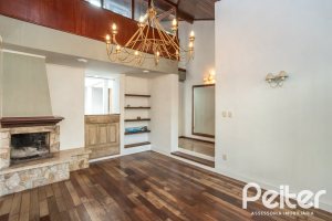 Casa à venda com 227m², 3 dormitórios, 1 suíte, 3 vagas, no bairro Tristeza em Porto Alegre