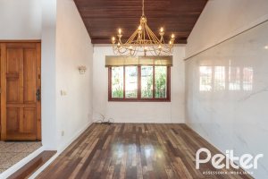 Casa à venda com 227m², 3 dormitórios, 1 suíte, 3 vagas, no bairro Tristeza em Porto Alegre