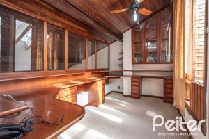 Casa à venda com 227m², 3 dormitórios, 1 suíte, 3 vagas, no bairro Tristeza em Porto Alegre