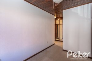 Casa à venda com 227m², 3 dormitórios, 1 suíte, 3 vagas, no bairro Tristeza em Porto Alegre