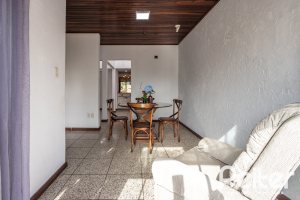 Casa à venda com 227m², 3 dormitórios, 1 suíte, 3 vagas, no bairro Tristeza em Porto Alegre
