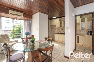 Casa à venda com 227m², 3 dormitórios, 1 suíte, 3 vagas, no bairro Tristeza em Porto Alegre