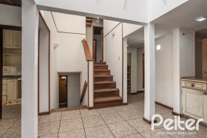 Casa à venda com 227m², 3 dormitórios, 1 suíte, 3 vagas, no bairro Tristeza em Porto Alegre