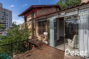 Casa à venda com 227m², 3 dormitórios, 1 suíte, 3 vagas, no bairro Tristeza em Porto Alegre