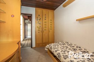 Casa à venda com 227m², 3 dormitórios, 1 suíte, 3 vagas, no bairro Tristeza em Porto Alegre