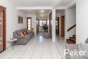 Casa à venda com 267m², 3 dormitórios, 1 suíte, 1 vaga, no bairro Sétimo Céu em Porto Alegre