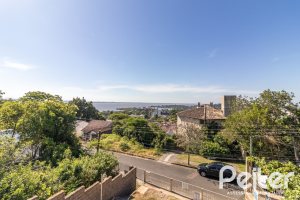 Casa à venda com 267m², 3 dormitórios, 1 suíte, 1 vaga, no bairro Sétimo Céu em Porto Alegre