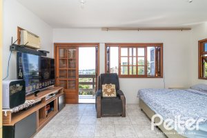 Casa à venda com 267m², 3 dormitórios, 1 suíte, 1 vaga, no bairro Sétimo Céu em Porto Alegre