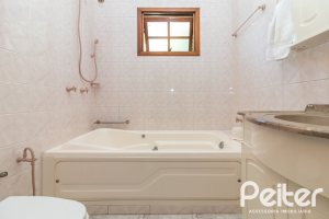 Casa à venda com 267m², 3 dormitórios, 1 suíte, 1 vaga, no bairro Sétimo Céu em Porto Alegre