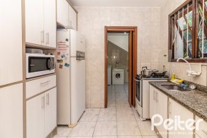 Casa à venda com 267m², 3 dormitórios, 1 suíte, 1 vaga, no bairro Sétimo Céu em Porto Alegre