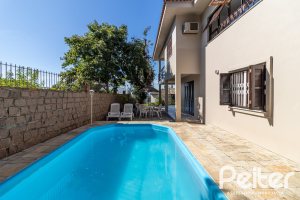 Casa à venda com 267m², 3 dormitórios, 1 suíte, 1 vaga, no bairro Sétimo Céu em Porto Alegre