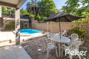 Casa à venda com 267m², 3 dormitórios, 1 suíte, 1 vaga, no bairro Sétimo Céu em Porto Alegre