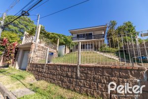 Casa à venda com 267m², 3 dormitórios, 1 suíte, 1 vaga, no bairro Sétimo Céu em Porto Alegre