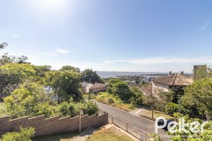 Casa à venda com 267m², 3 dormitórios, 1 suíte, 1 vaga, no bairro Sétimo Céu em Porto Alegre