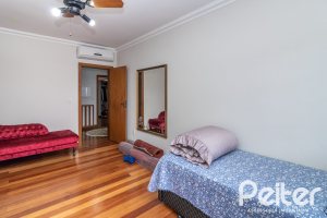 Casa em Condomínio à venda com 186m², 3 dormitórios, 1 suíte, 2 vagas, no bairro Hípica em Porto Alegre