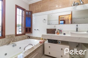 Casa em Condomínio à venda com 186m², 3 dormitórios, 1 suíte, 2 vagas, no bairro Hípica em Porto Alegre