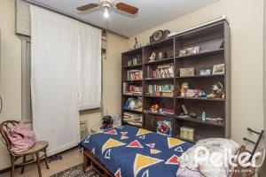 Casa à venda com 280m², 4 dormitórios, 1 suíte, 6 vagas, no bairro Cristal em Porto Alegre