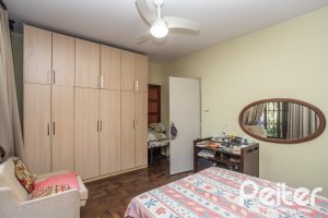 Casa à venda com 280m², 4 dormitórios, 1 suíte, 6 vagas, no bairro Cristal em Porto Alegre