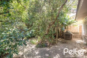 Casa à venda com 280m², 4 dormitórios, 1 suíte, 6 vagas, no bairro Cristal em Porto Alegre