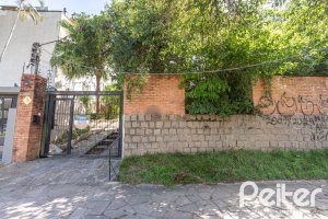 Casa à venda com 280m², 4 dormitórios, 1 suíte, 6 vagas, no bairro Cristal em Porto Alegre