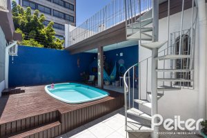 Casa à venda com 220m², 3 dormitórios, 2 suítes, 5 vagas, no bairro Cristal em Porto Alegre