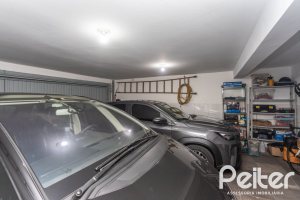 Casa à venda com 220m², 3 dormitórios, 2 suítes, 5 vagas, no bairro Cristal em Porto Alegre