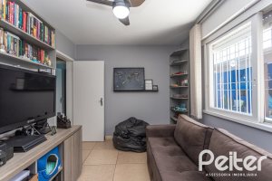 Casa à venda com 220m², 3 dormitórios, 2 suítes, 5 vagas, no bairro Cristal em Porto Alegre