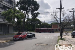 Comercial à venda com 24m², no bairro Menino Deus em Porto Alegre