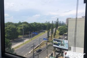 Comercial à venda com 24m², no bairro Menino Deus em Porto Alegre