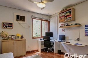 Casa em Condomínio à venda com 338m², 3 dormitórios, 1 suíte, 2 vagas, no bairro Tristeza em PORTO ALEGRE