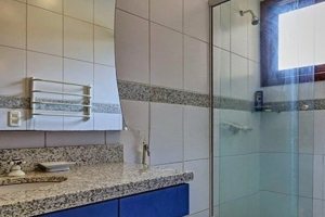 Casa em Condomínio à venda com 338m², 3 dormitórios, 1 suíte, 2 vagas, no bairro Tristeza em PORTO ALEGRE