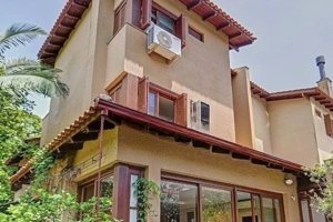 Casa em Condomínio à venda com 338m², 3 dormitórios, 1 suíte, 2 vagas, no bairro Tristeza em PORTO ALEGRE